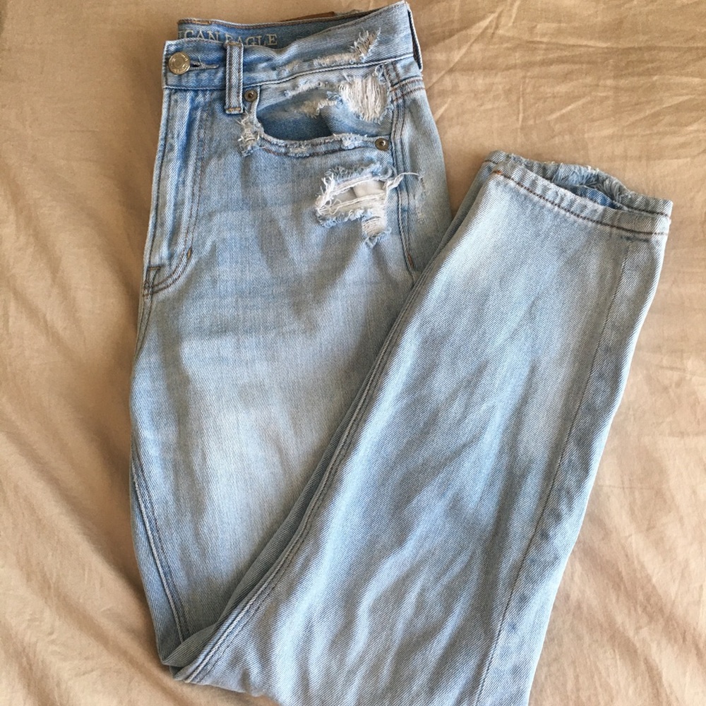 American Eagle Mom Jeans (Short)